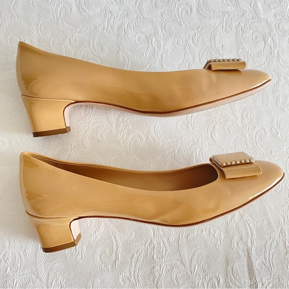 Salvatore Ferragamore beige bow pumps - Picture 3 of 11